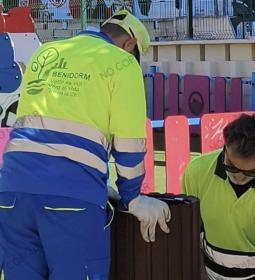 Benidorm instal·la al voltant de 120 papereres als parcs i zones verdes de la…