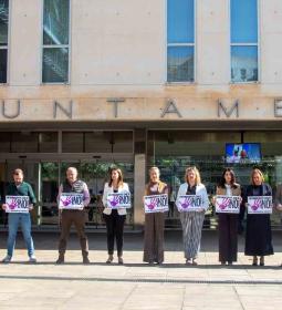 Minuto de silencio en Benidorm para condenar el crimen machista de una mujer...