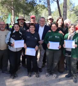 Los alumnos del ‘Taller de Empleo Benidorm Natura i Esport’ reciben los diplo...