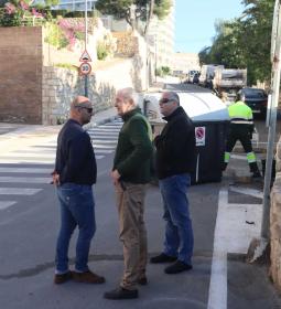 Limpieza Viaria aborda con los vecinos de La Cala la mejora de los emplazamie...