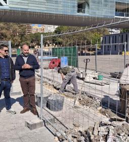 Benidorm ejecuta una obra en la plaza de SS MM los Reyes de España para termi...