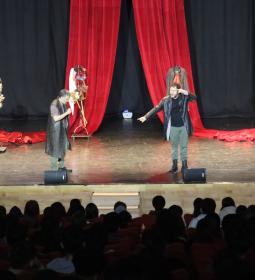 El ciclo ‘Joves Espectadors’ reúne a cerca de 800 estudiantes de Secundaria e...