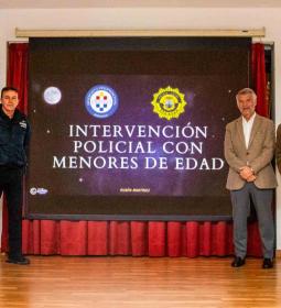 La Policía Local de Benidorm analiza cómo actuar ante situaciones que impliqu...