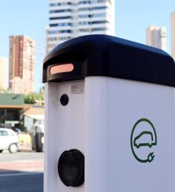Benidorm impulsa la instalación de nuevos puntos de recarga para vehículos el...