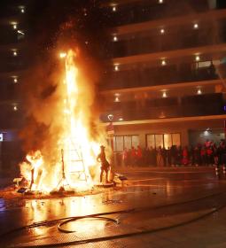 Una emotiva ‘Nit de la Cremà’ pone el mejor broche a la fiesta de las Fallas...