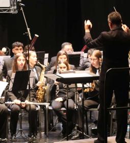 La Nova celebra su 14º aniversario con un lleno absoluto en el Centro Cultura...