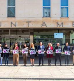 Minuto de silencio en Benidorm para condenar el asesinato machista de una muj...