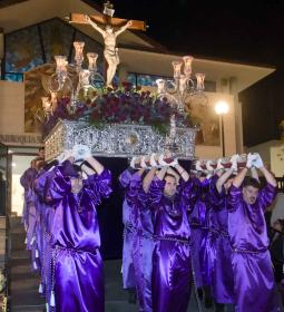 Recogimiento y solemnidad, protagonistas en la procesión del Jueves Santo en...