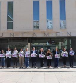 Minuto de silencio en Benidorm para condenar el asesinato machista de una muj...