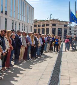 Benidorm guarda tres minutos de silencio en señal de duelo por el fallecimien...