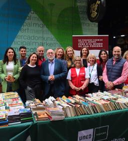 El Ayuntamiento se une a la iniciativa de la UNED ‘Un libro x un kilo’ en fav...