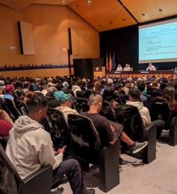 El PP solo acepta la prioridad nacional cuando necesita los votos de VOX, com...