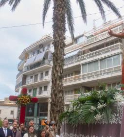 La lluvia no impide a Benidorm celebrar la Festa de la Creu, que se vive por...