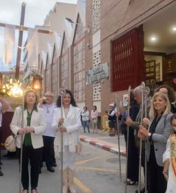 La Cruz procesiona por primera vez desde el Buen Pastor de Benidorm