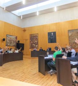 El pleno aprueba pedir al Gobierno de España la cesión de viviendas y solares...