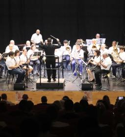 La SM L’Illa de Benidorm y la Agrupación Musical de la SCD Carolinas de Alica...