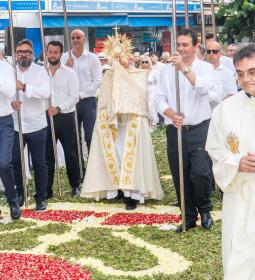 Benidorm celebra la tradicional procesión del Corpus Christi con la participa...