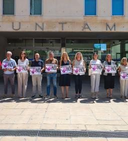 Benidorm guarda un minuto de silencio en rechazo al último asesinato por viol...