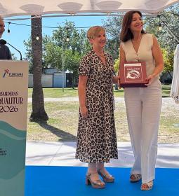 Benidorm renueva las cinco banderas Qualitur que reconocen la excelencia ambi...