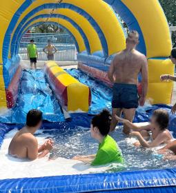 Benidorm beca la escuela de verano a menores con necesidades específicas seve...