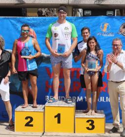Casi 400 nadadores participan en la ‘Travesía Heartbreak Benidorm’ que recorr...