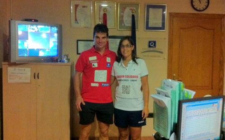 Dos profesores hacen parada en Benidorm en una ruta solidaria que les llevará hasta Londres