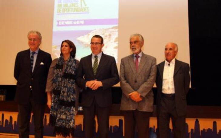 El alcalde muestra las condolencias de la corporación por el fallecimiento de Roc Gregori