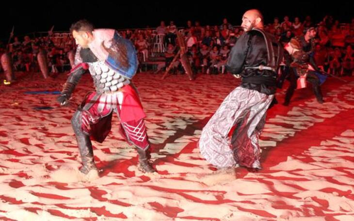 La “Invasión Mora de la Villa” en la Playa de Levante da inicio a los Moros y Cristianos 