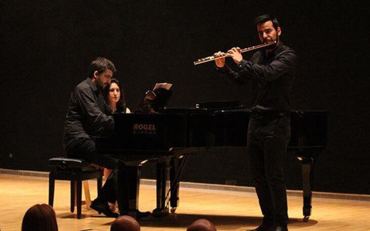 El flautista Francisco López actúa con el pianista Pablo Sánchez en el segundo concierto del ciclo de Grandes Recitales