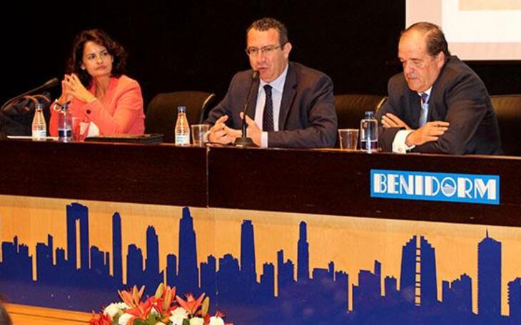 Técnicos y gestores debaten en Benidorm sobre problemática, retos de gestión y cuidado de las playas