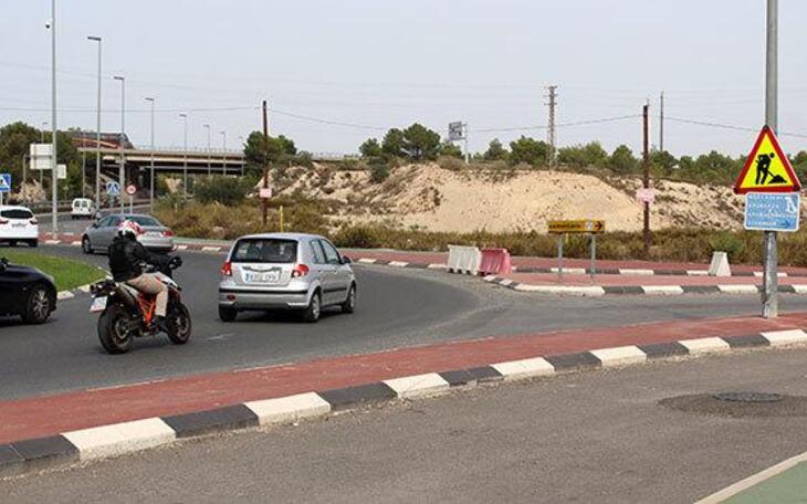 Benidorm abre un carril de acceso al cementerio San Jaime desde la CV-70 por la festividad de Todos los Santos