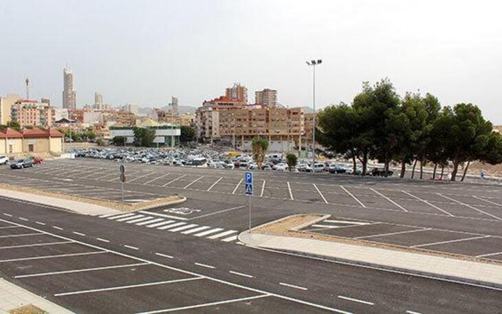 Benidorm cerrará el lunes el parking inferior de Foietes y habilitará el superior para las labores de pintado del mercadillo