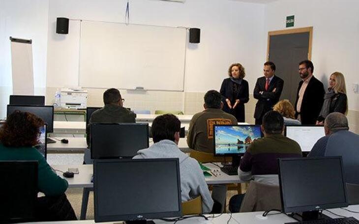Empleo incorpora un taller de arte floral en el curso de jardinería dirigido a personas discapacitadas 