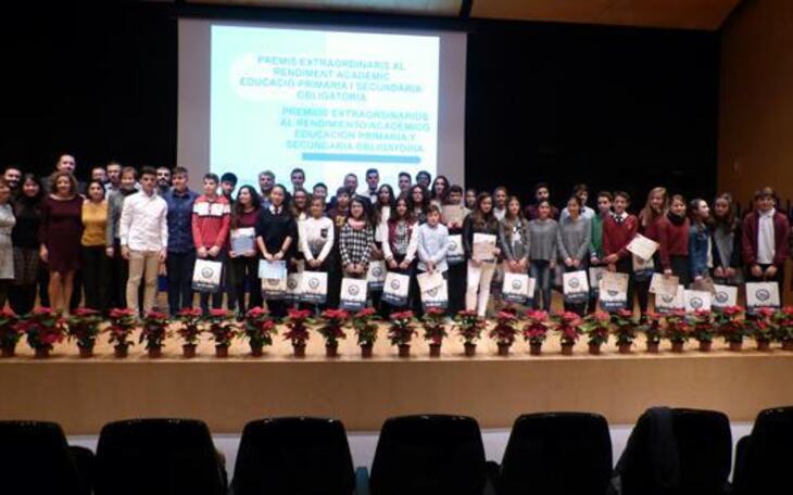 Un total de 16 alumnos reciben premios extraordinarios por su rendimiento académico en Primaria y Secundaria