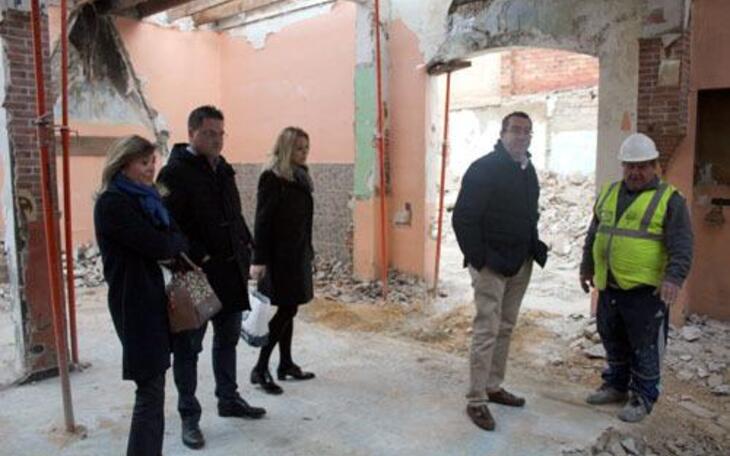Culmina el derribo interior del antiguo Hogar del Pensionista