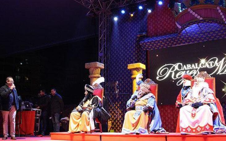 Los Reyes Magos desfilan por Benidorm en la noche más mágica