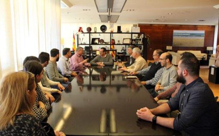 El alcalde recibe a la junta de la Associació de Penyes