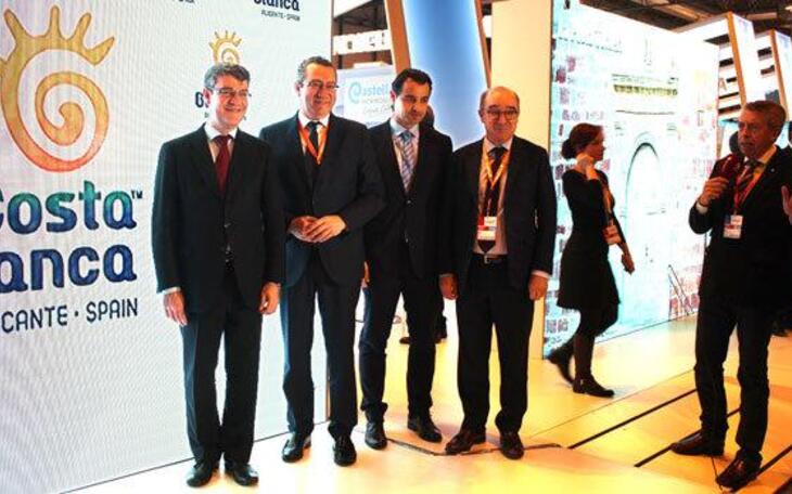 El ministro de Turismo comparte unos momentos con el alcalde y alaba el modelo Benidorm