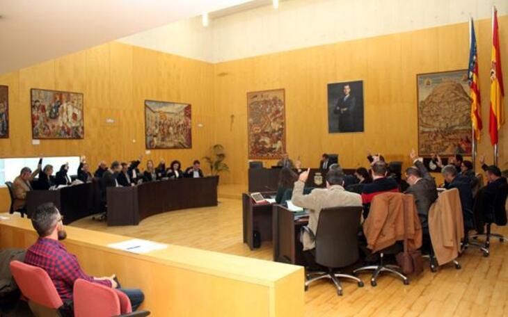 El pleno aprueba prorrogar el convenio para la implantación del centro comercial en el polígono