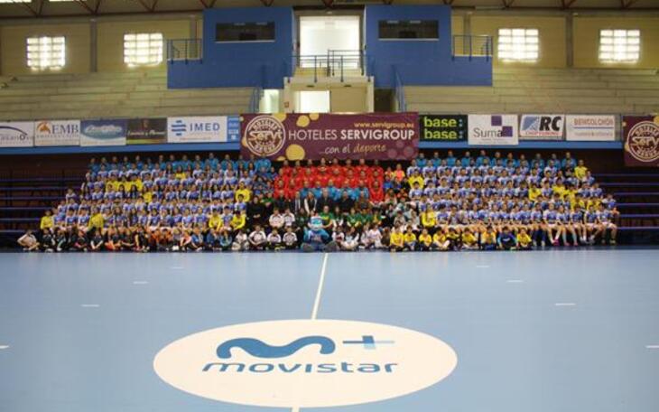 El Club Balonmano Benidorm presenta a toda la base del club formada por más de 200 jugadores 