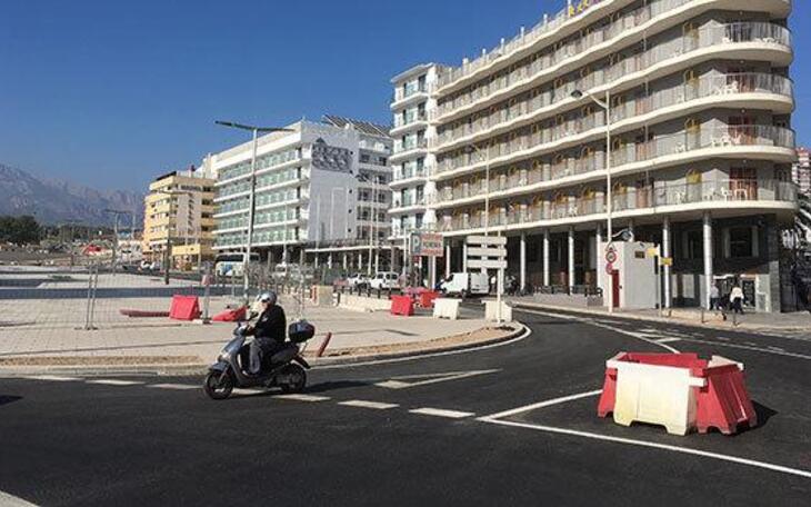 Entra en funcionamiento la nueva intersección que regula el tráfico entre las avenidas Foietes y Ricardo Bayona