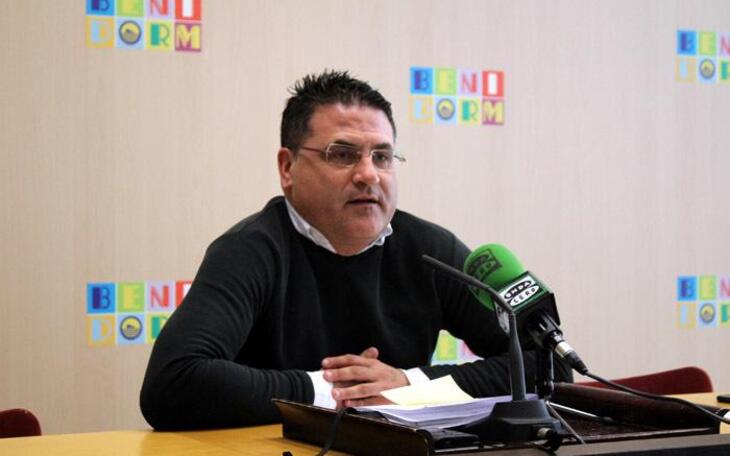 Benidorm invierte 180.000 euros en resolver problemas de alumbrado público y asfalto en todos los barrios