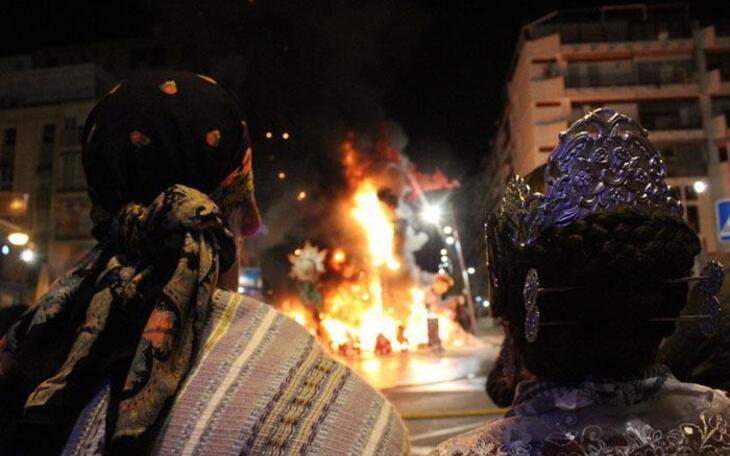 Benidorm despide las Fallas 2017 con la Cremà de los monumentos