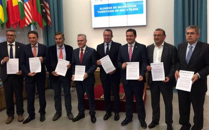 Ocho municipios de siete costas españolas, líderes del sol y playas, se alían para impulsar su recualificación y ser más competitivos