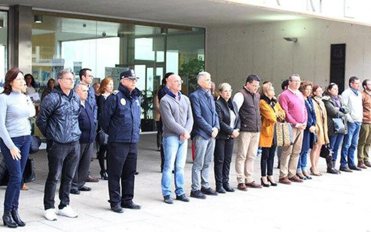 Benidorm guarda un minuto de silencio por el ataque terrorista en Londres