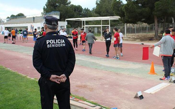 Los aspirantes a las 10 plazas de agente interino de la Policía Local realizan las pruebas físicas