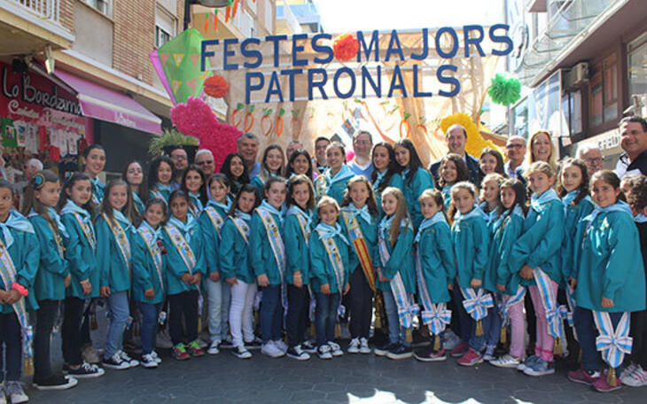 La Comissió de Festes Patronals abre la primera Fira de Pasqua de Benidorm