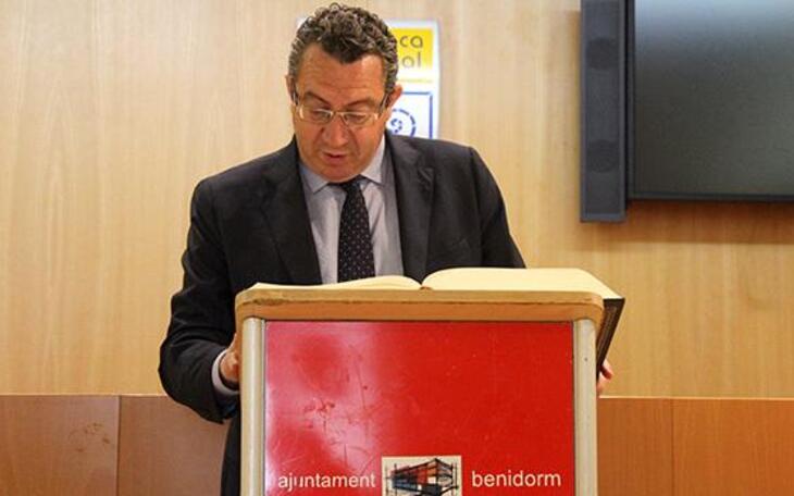Benidorm inicia con la lectura de El Quijote la celebración del Día Internacional del Libro
