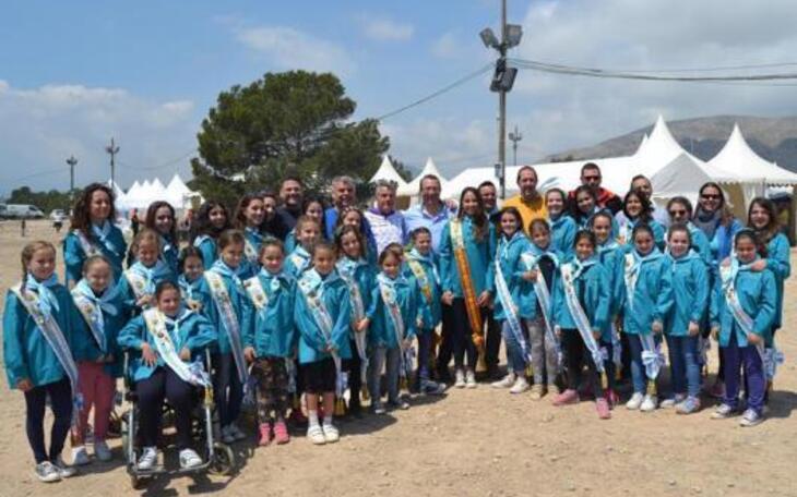 Los peñistas celebran la tradicional ‘picaeta’ con autoridades en el recinto de la acampada