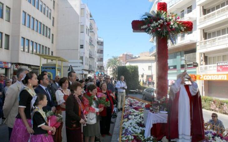 Benidorm celebra La Festa de la Creu ante miles de vecinos y visitantes